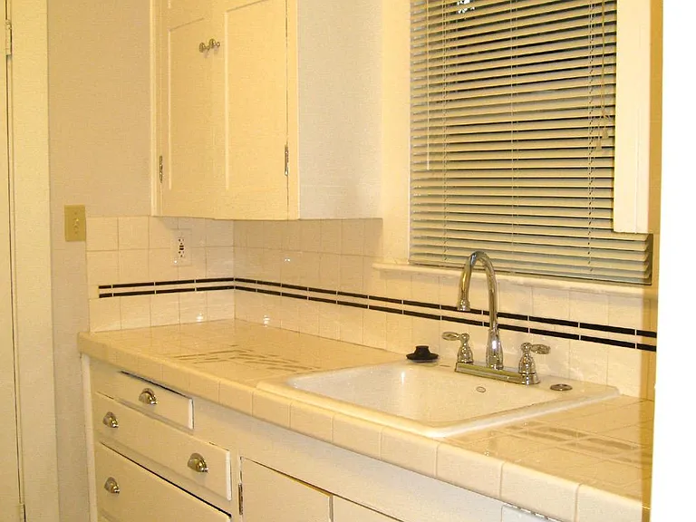 2601 E St #B — Photo 9