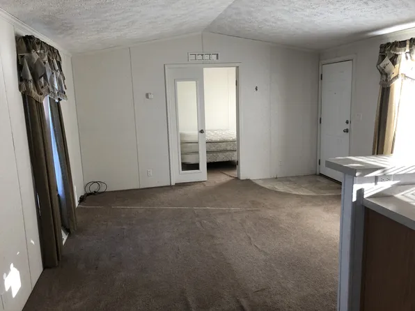 211 Main St S, Belfield, ND 58622