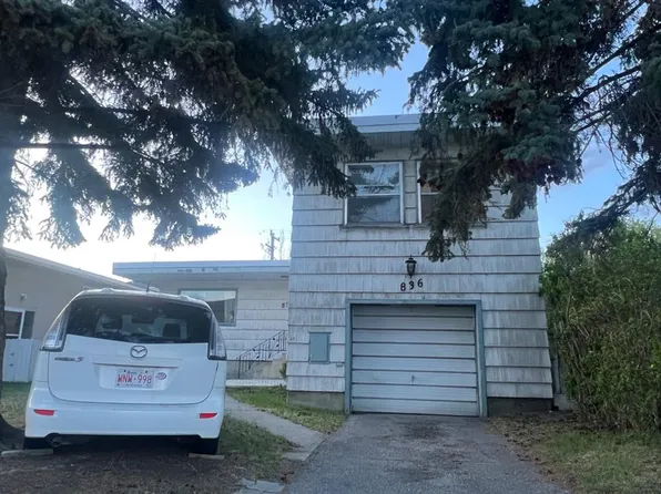 836 S 69th Ave SW, Calgary, AB T2V 0P3