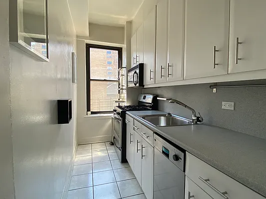 Rented by Compass | media 45