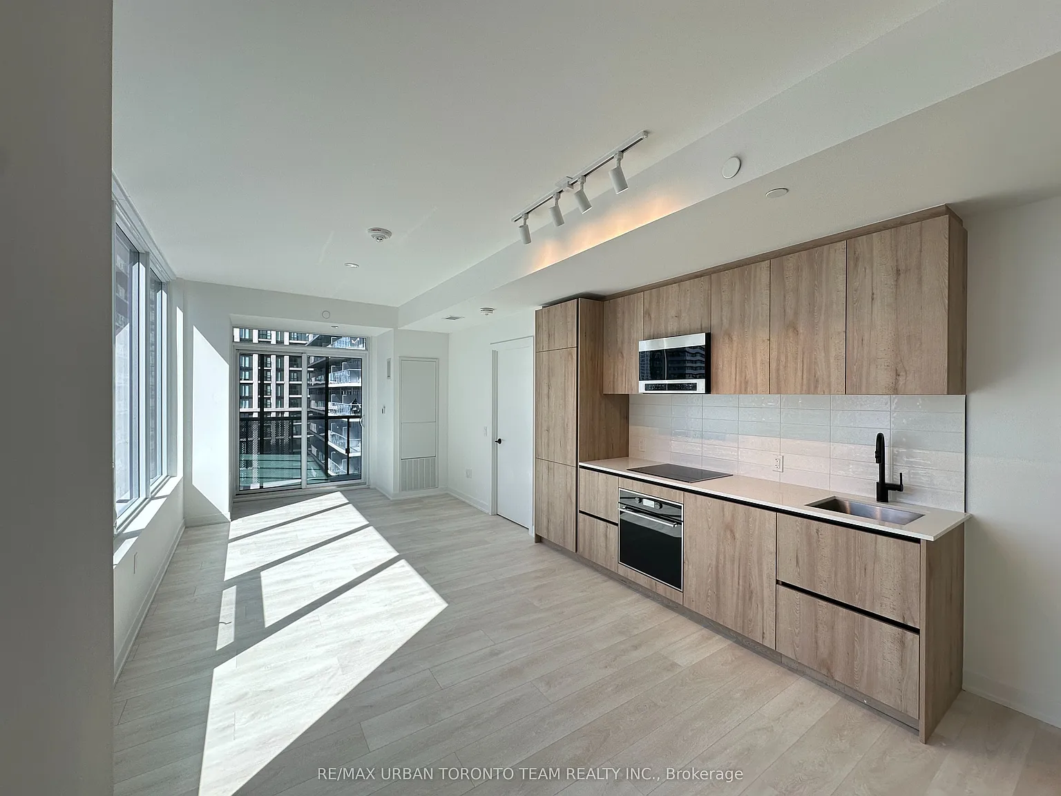 Line 5 — Photo 2
