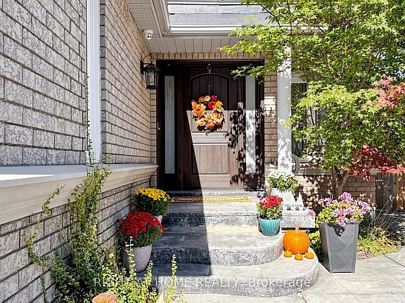 5th image of 44 Robertson Close
