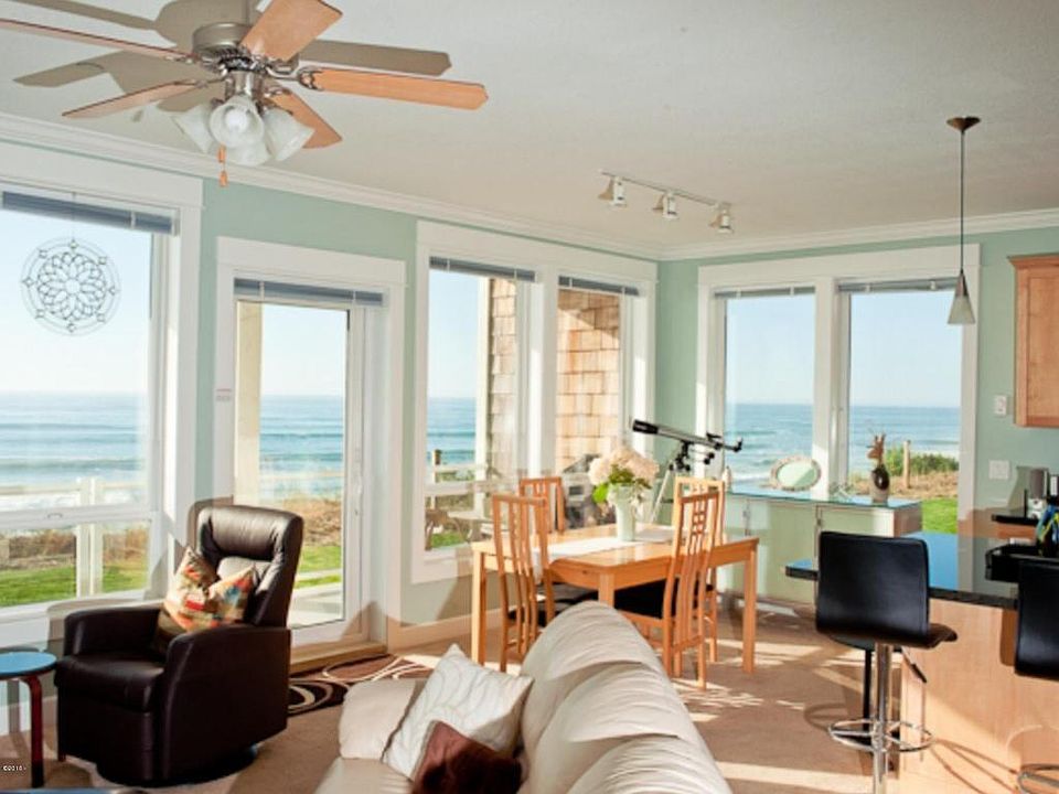 1st image of 1723 NW Harbor Ave #5