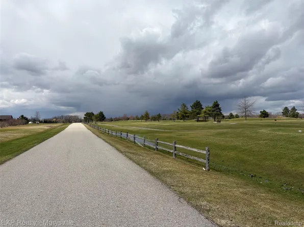 1 Putt R Dr, Capac, MI 48014