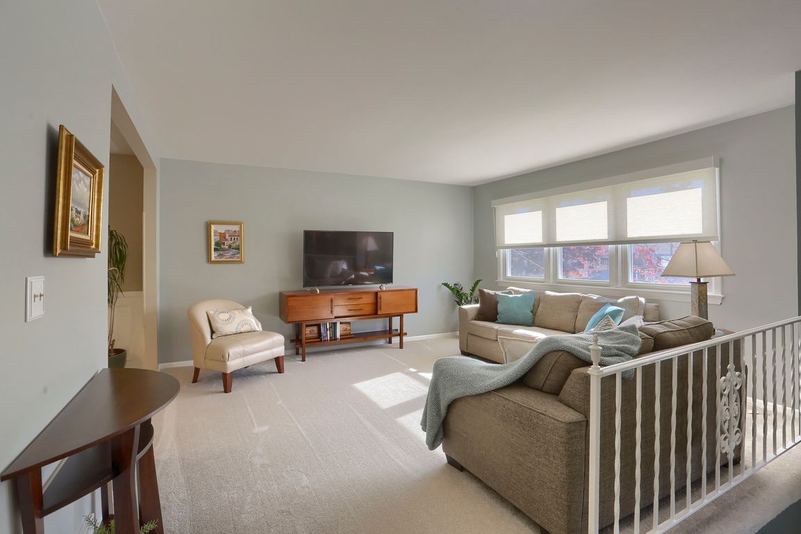 next background image