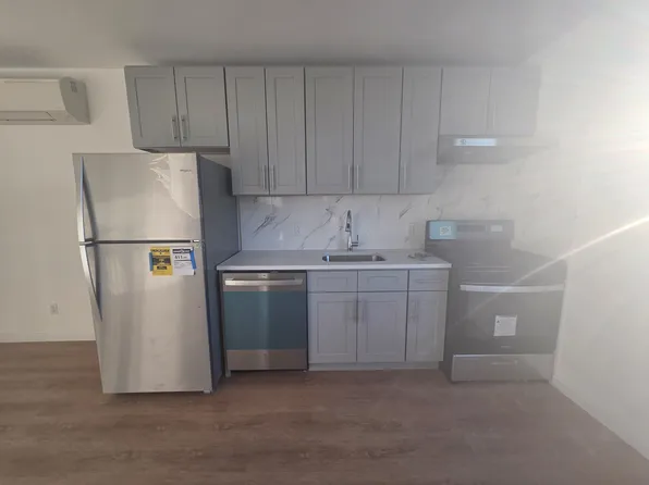 30-87 Steinway Street image 1 of 6