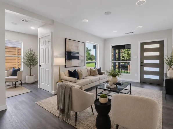 1310 Elmwood Blvd, Dallas, TX 75224