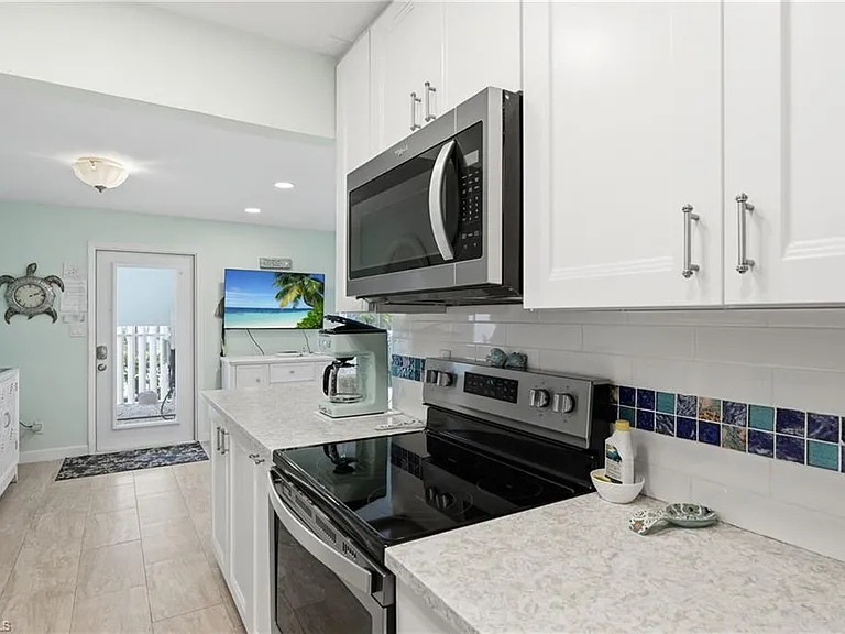 1065 Gulf Shore Blvd N #108 — Photo 12