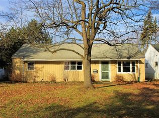 30 Cimarron Dr, Rochester, NY 14620