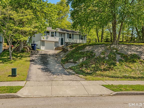 3rd image of 6 Amherst Court
