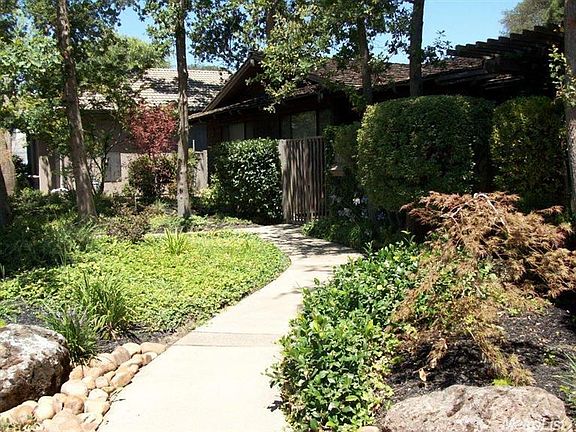 3rd image of 1610 Edgewood Dr