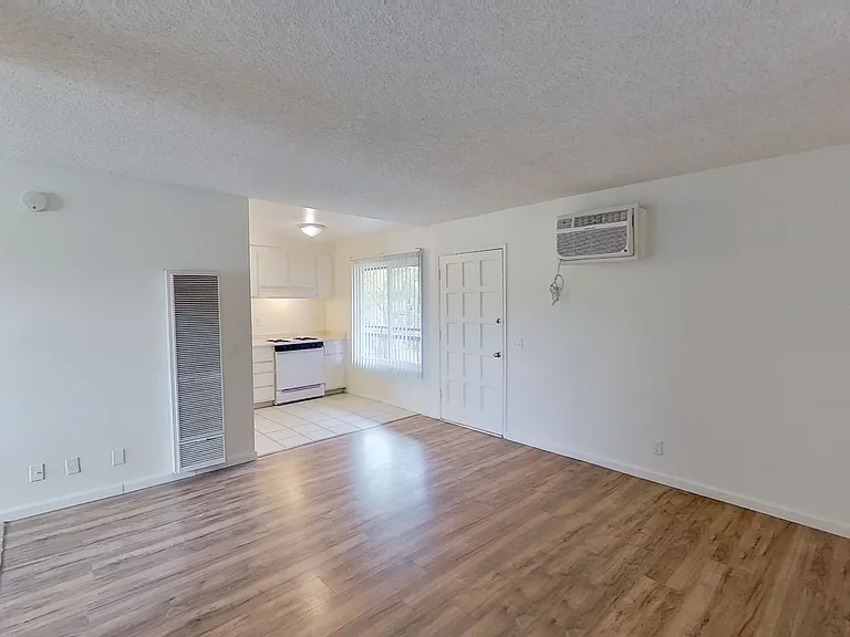 521 N. Tustin Ave — Photo 9