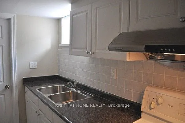 242 Demaine Cres — Photo 11