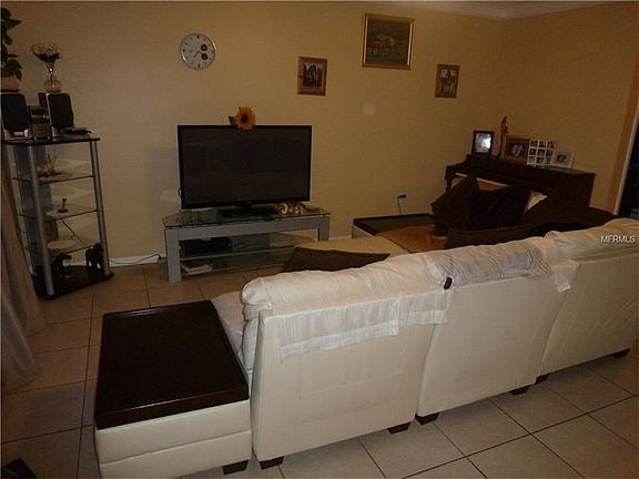 4th image of 766 Pelican Ct