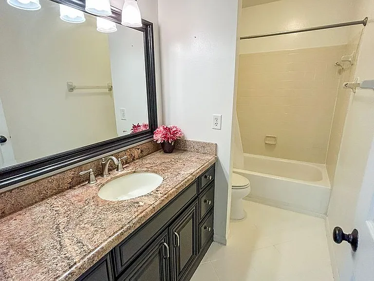 4411 SW 34th St #805 — Photo 15