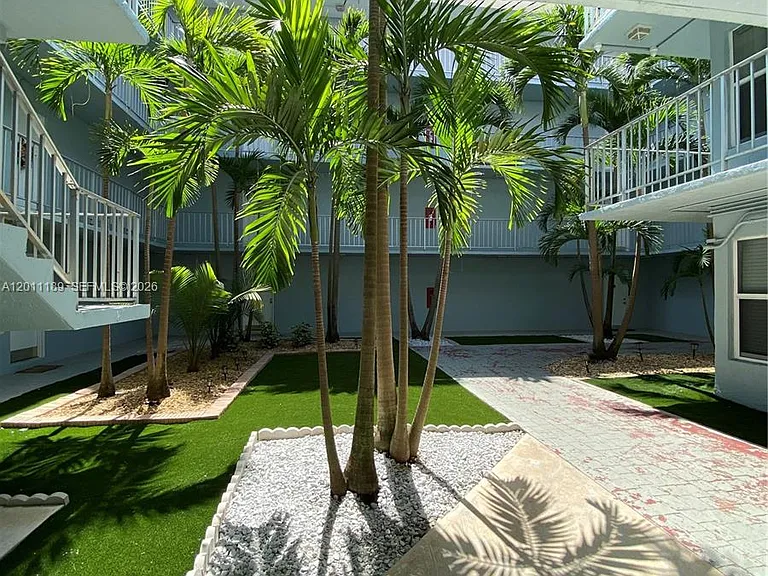 455 S Pine Island Rd #110C — Photo 29
