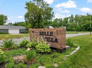 704 Estrada Dr, Belleville, MI 48111