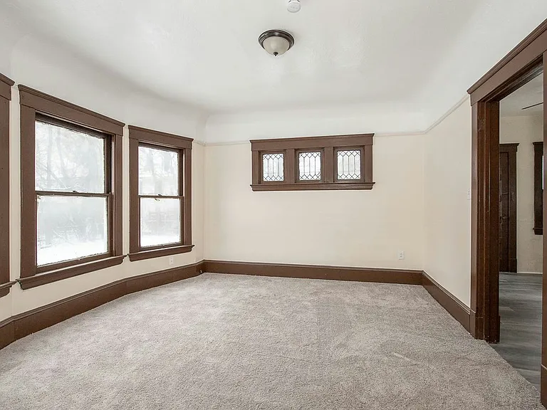 10937 Tacoma Ave — Photo 10