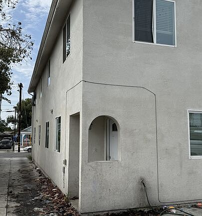 4th image of 1703 E 67th St