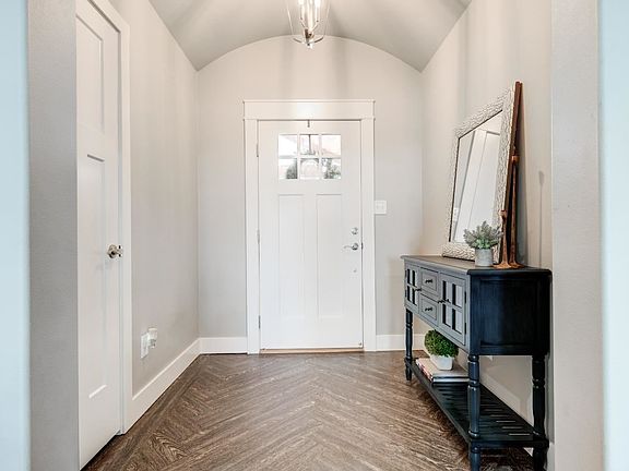 3rd image of 2608 Immaculata St