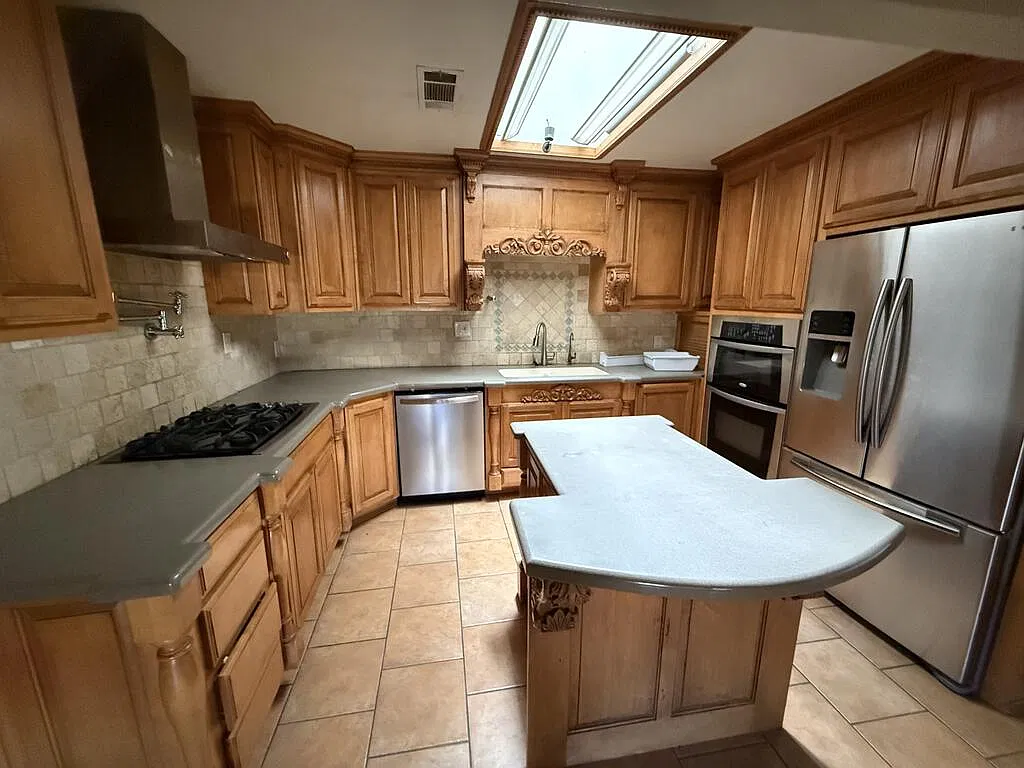 3 bed, 2.0 bath, 1685 sqft, $2,100 — Photo 3
