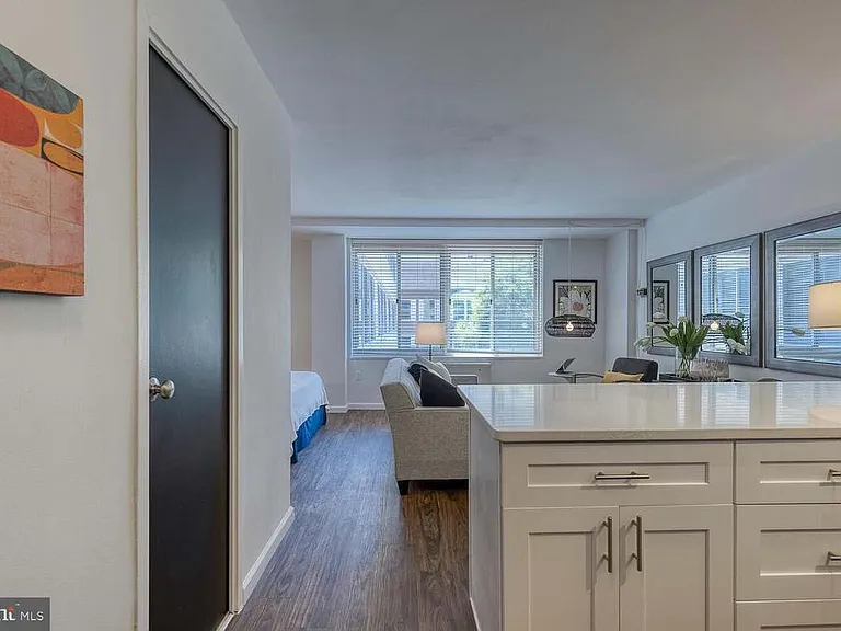 922 24th St NW #208 — Photo 2