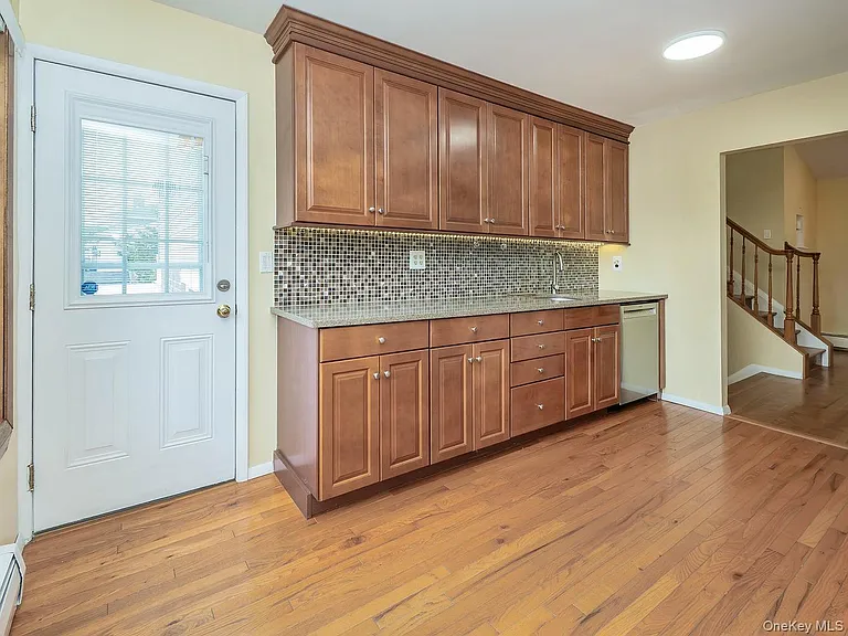 7 Plainview Rd — Photo 5