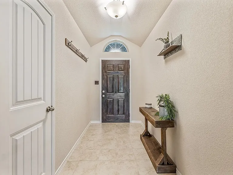 4304 Lucero Dr — Photo 4
