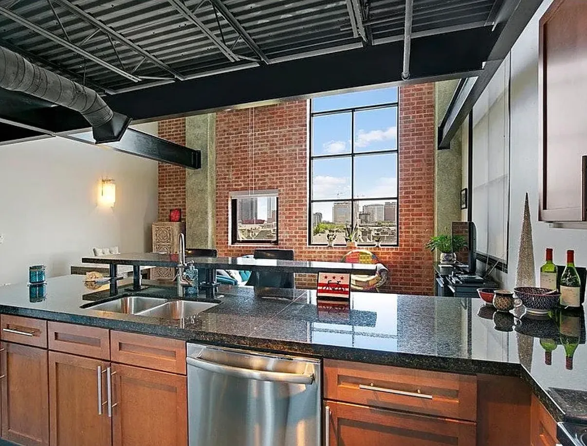 1 bed, 1.5 bath, 1100 sqft, $2,900 — Photo 2
