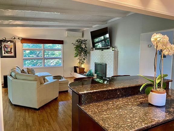 4th image of 77 Harbor Ave