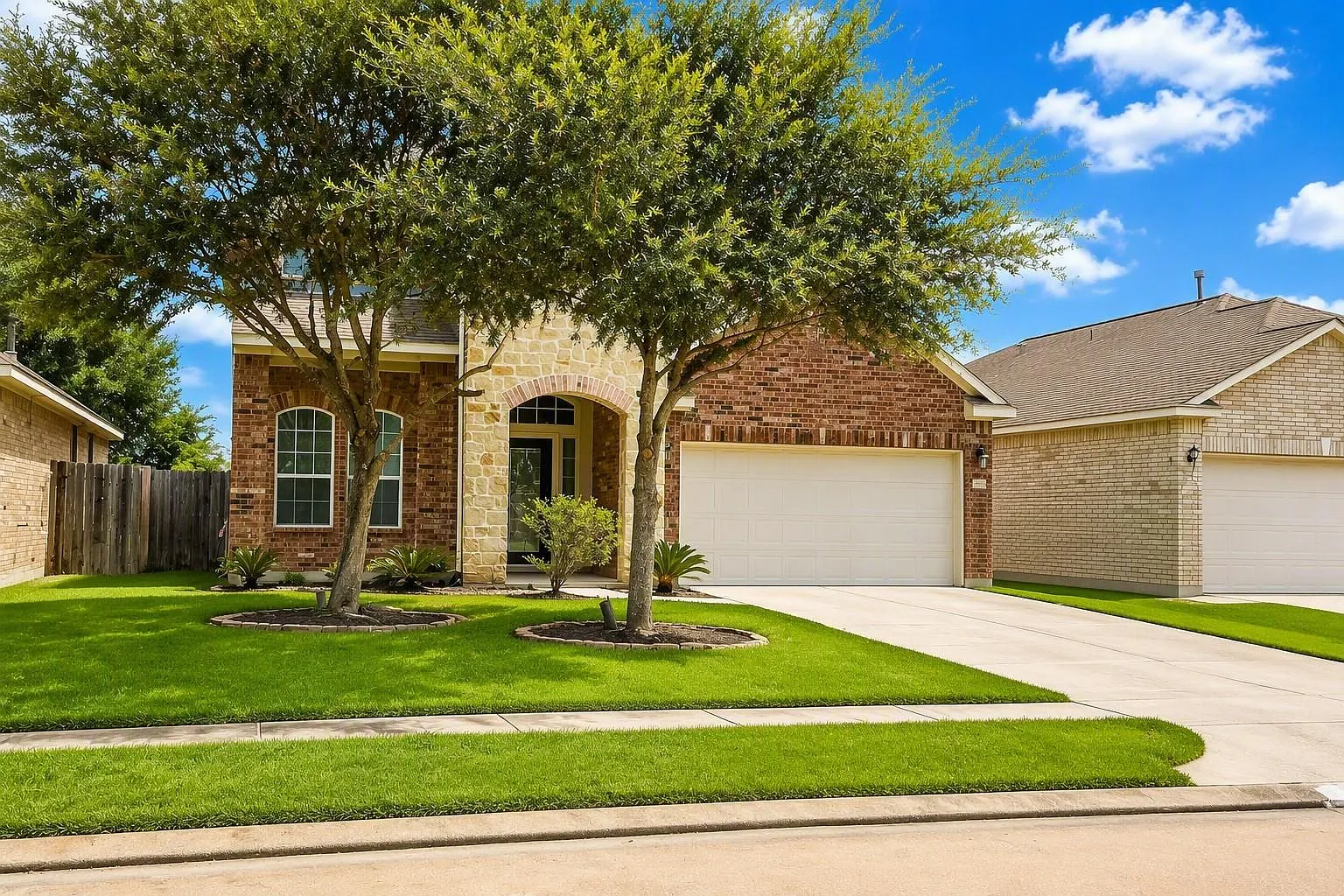 3 bed, 2.5 bath, 2441 sqft, $2,450 — Photo 1