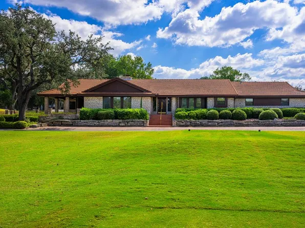 325 Englewood Dr, Kerrville, TX 78028