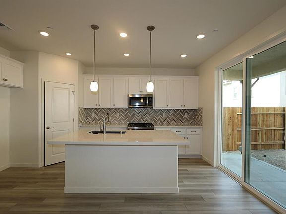 3rd image of 3433 Cantor Dr