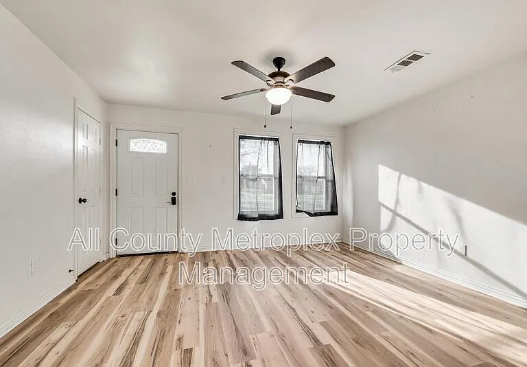 1303 S Medora St #4 — Photo 7