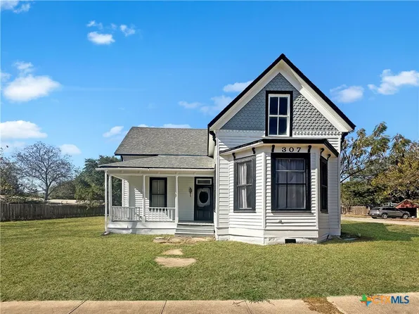 307 N Pecan, Moulton, TX 77975