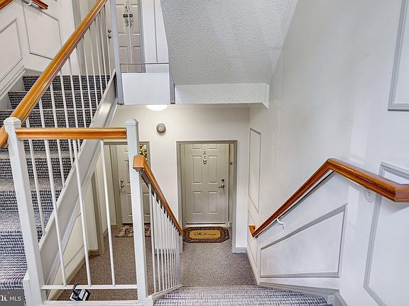 4th image of 15 Pickering Ct APT 2