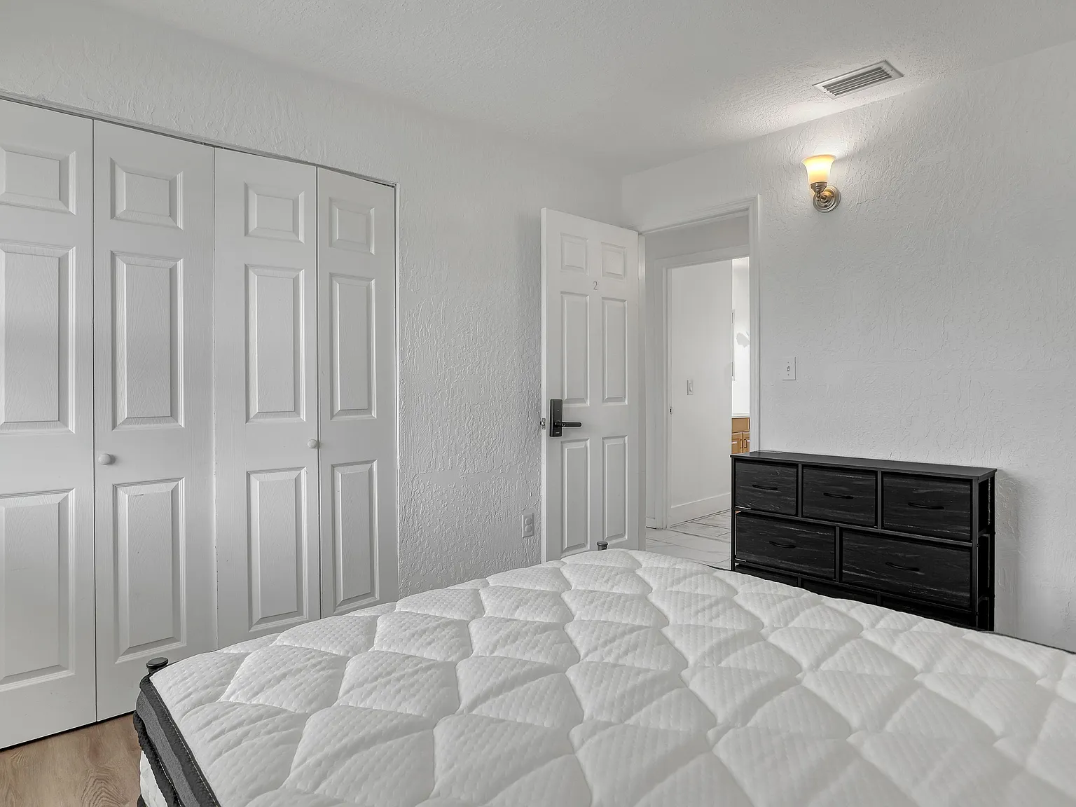 4 bed, 2.0 bath, 1316 sqft, $841 — Photo 2