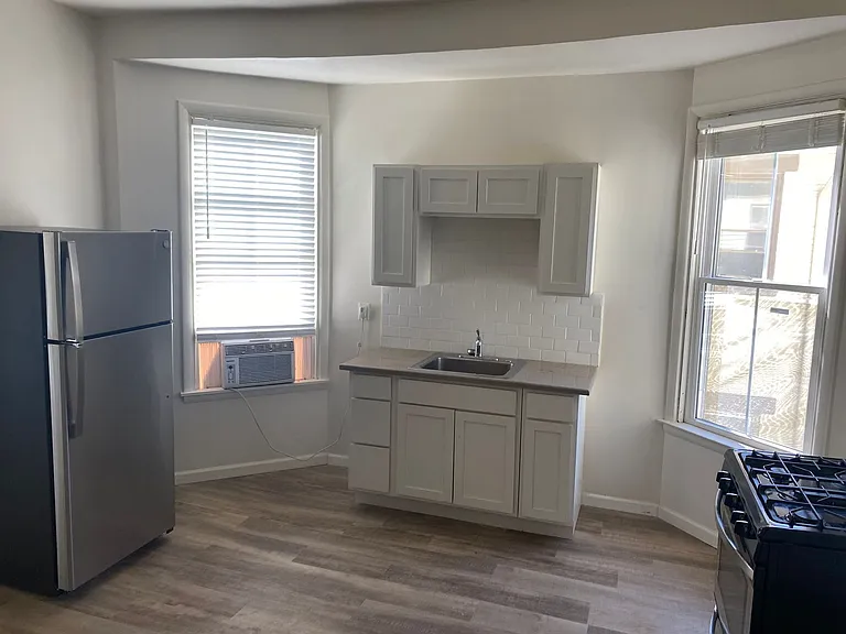 2420 Kenilworth Ave — Photo 5