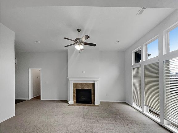 3rd image of 927 NW Scenic Dr