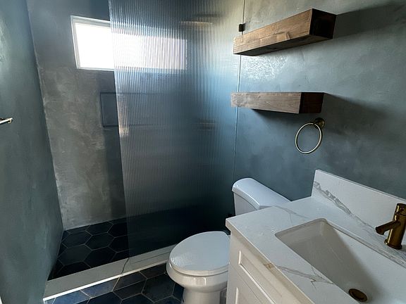 5th image of 5330 Hewlett Dr