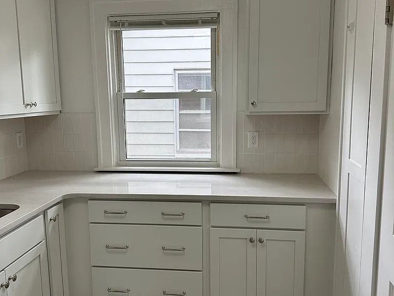 346 W Webster Ave — Photo 2