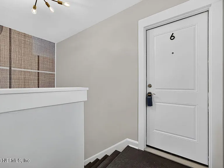 2247 Riverside Ave #6 — Photo 2