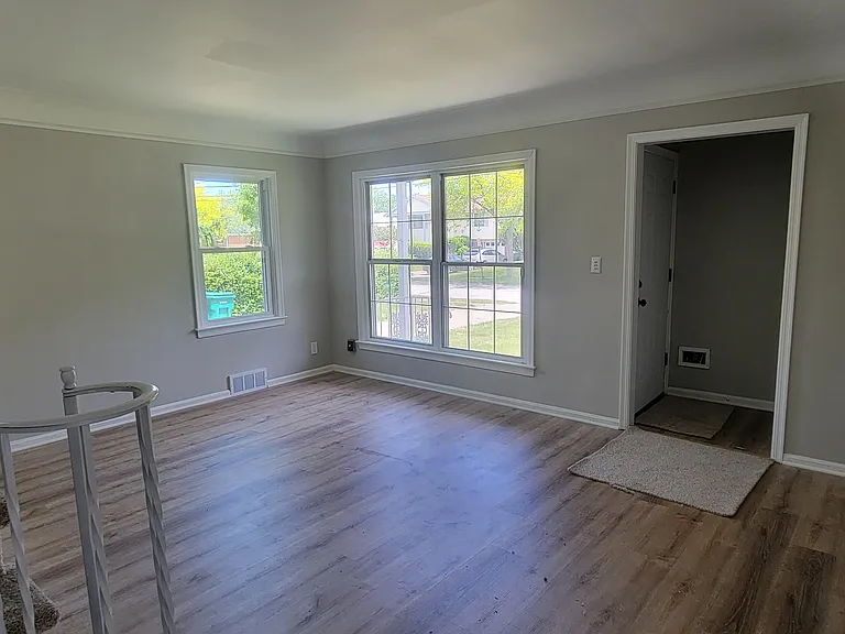 16772 Gerard Ave — Photo 3