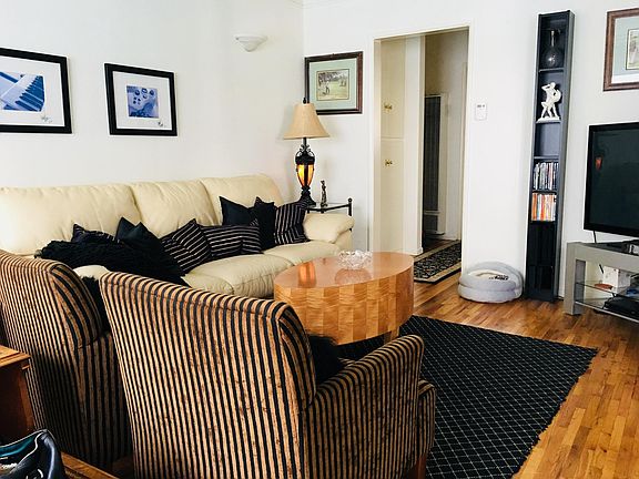 3rd image of 12016 Moorpark St APT 5