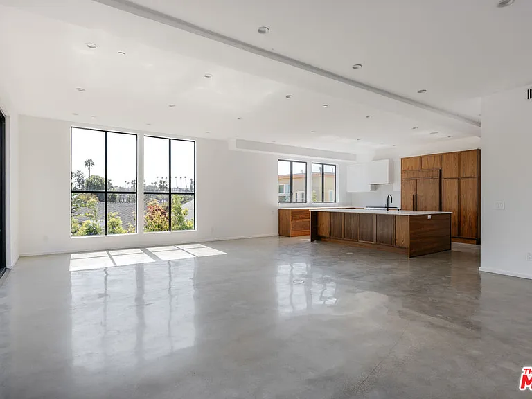1628 1/2 Micheltorena St — Photo 10