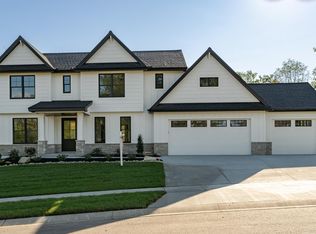 5008 Scenic Dr SW, Rochester, MN 55902