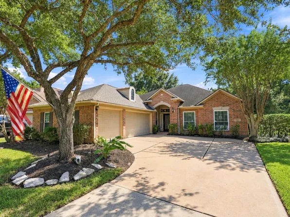 8742 Rippling Water Dr, Sugar Land, TX 77479