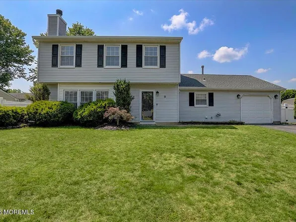 9 Regina Drive, Howell, NJ 07731