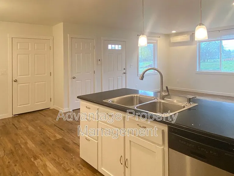 1711 S 9th St — Photo 12