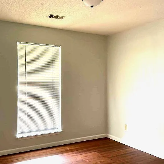 103 Sleepy Ln — Photo 4